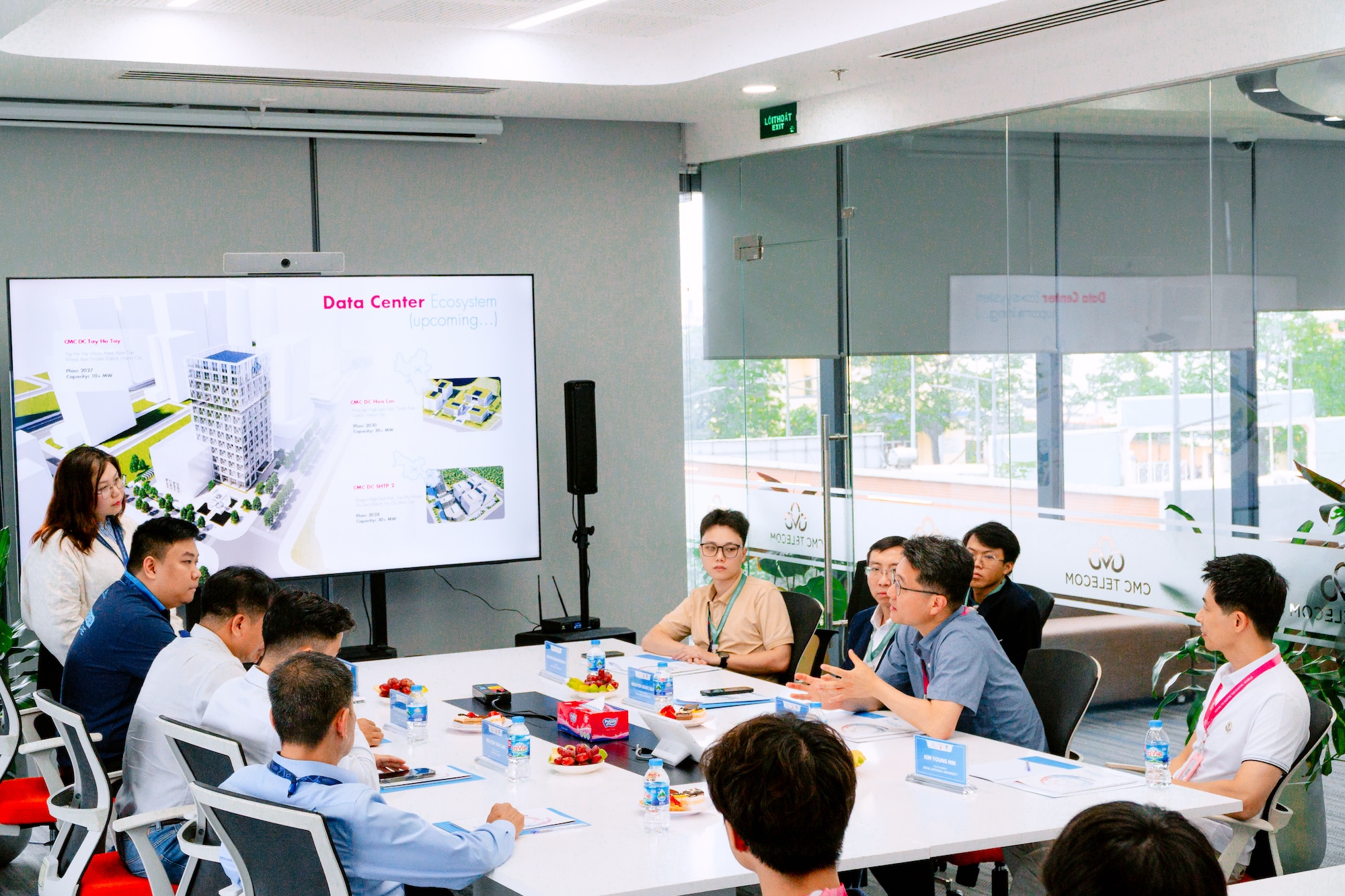 Từ hành lang giảng đường đến Trái tim công nghệ CMC Telecom Data Center