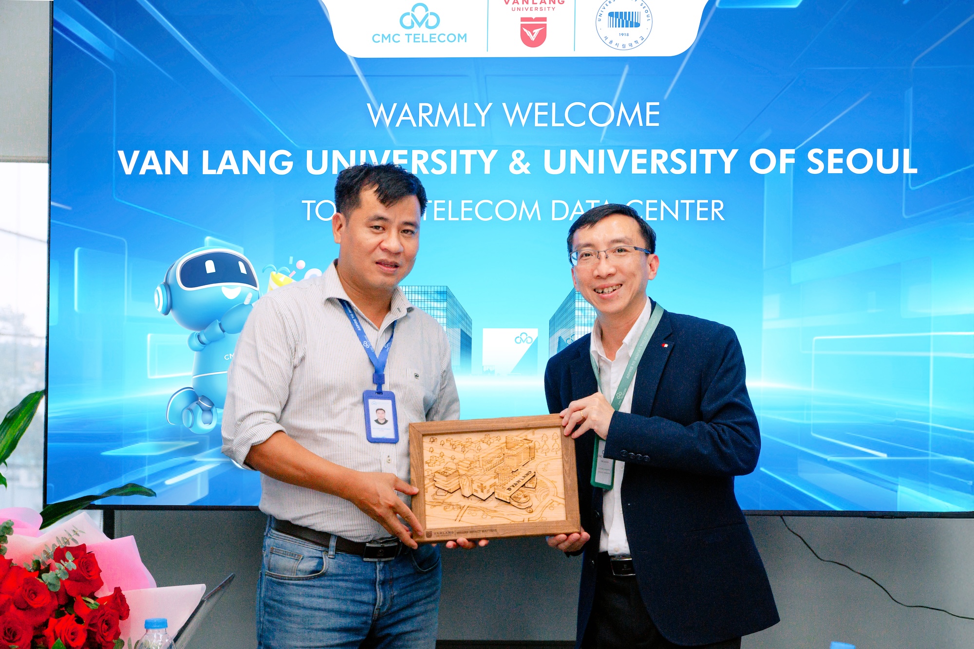 Từ hành lang giảng đường đến Trái tim công nghệ CMC Telecom Data Center
